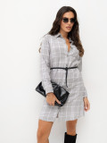 Weiß-graues Hemdblusenkleid mit Gürtel und Taschen
