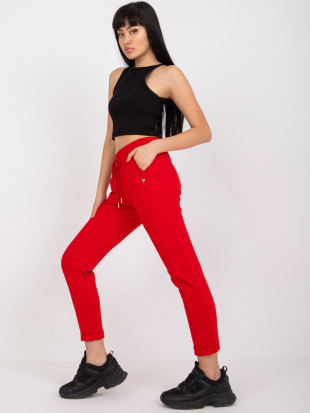 Stylische rote Sporthose