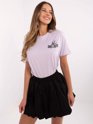 Stylisches lila T-Shirt mit Druck