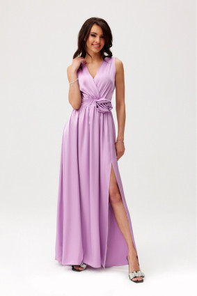 Satin-Maxikleid mit dekorativer Rose in Flieder