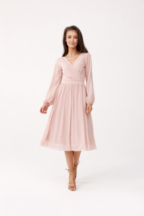 Rosa ausgestelltes Kleid mit Wickelausschnitt und langen Ärmeln