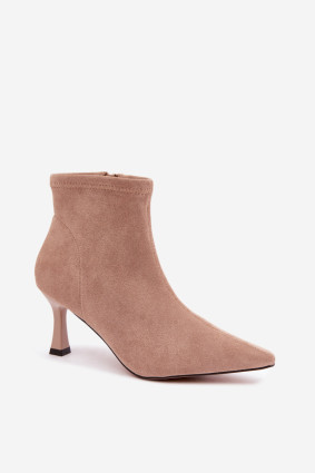 Beige Stiefelette mit schlankem Absatz und Ziernaht