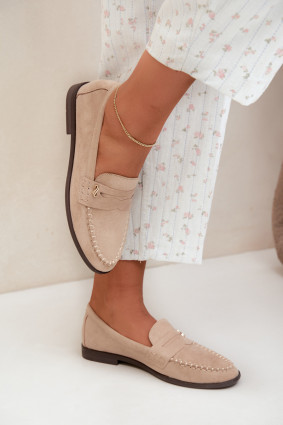 Beige Mokassins aus Velourslederimitat mit dekorativem Detail