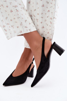 Schwarze Pumps mit offener Ferse und Blockabsatz