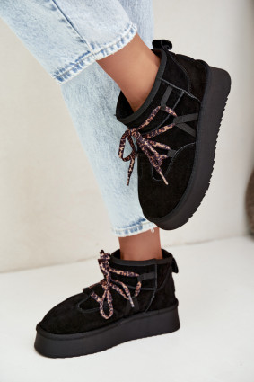 Schwarze Schneestiefel aus Veloursleder mit Schnürung und Plateausohle
