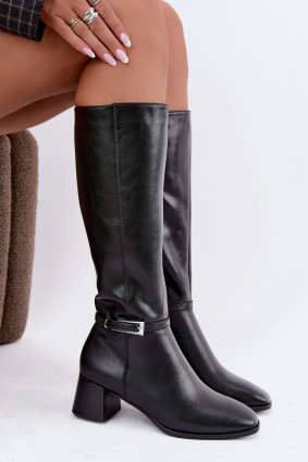 Gefütterte Lederstiefel mit Blockabsatz und Schnalle, schwarz