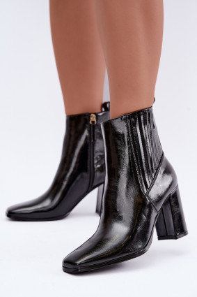 Schwarze lackierte Stiefelette mit Blockabsatz