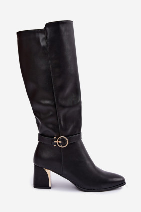 Gefütterte Stiefel mit Absatz und dekorativem Riemen schwarz