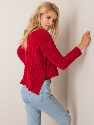 Dunkelroter Pullover mit längerem Rücken