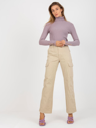 Helllila gestreifter Pullover mit Rollkragen und Knöpfen