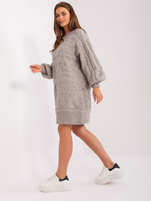 Graues Damenstrickkleid bis zum Knie