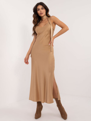 Elegantes ausgestelltes Kleid in Camel