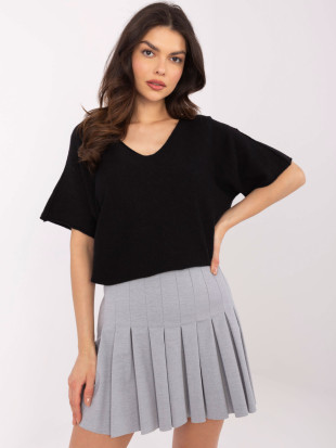 Schwarzer Pullover mit kurzen Ärmeln