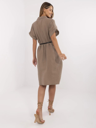 Elegantes braunes Kleid mit kurzen Ärmeln