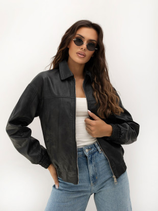 Schwarze Kunstlederjacke mit Reißverschluss