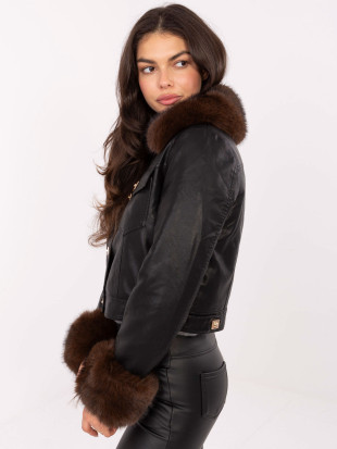 Kurze schwarze Kunstlederjacke mit Futter