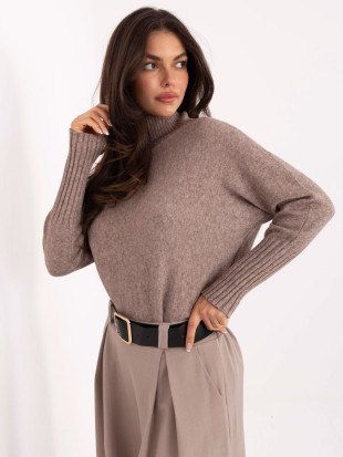 Beiger Rollkragenpullover mit glattem Muster
