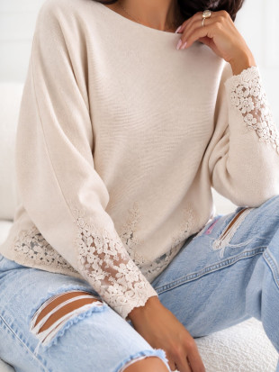 Eleganter beiger Pullover mit Spitze