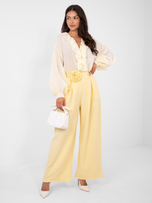 Elegante gelbe Wide-Leg-Hose mit Gürtel
