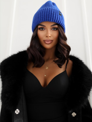 Blaue Wintermütze mit Applikation